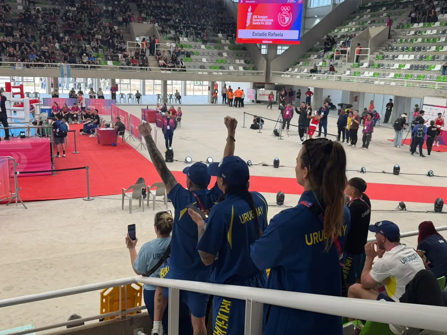 Maximiliano Pullaro visitó el Invencible Rafaela durante las semifinales de boxeo y destacó el impacto de los Juegos Suramericanos Santa Fe 2026. - 2