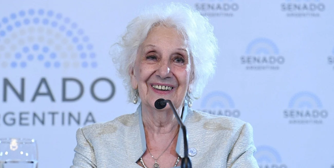 Estela de Carlotto durante el anuncio oficial que confirma la restitución del nieto 140.