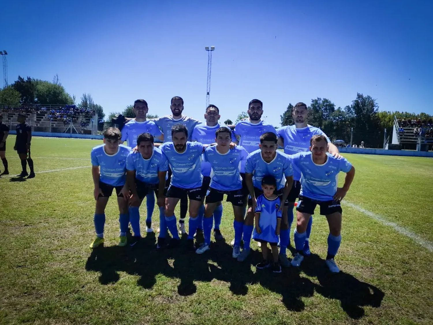 El "Celeste" goleó al "Verde" y dio el primer paso de cara a semifinales.