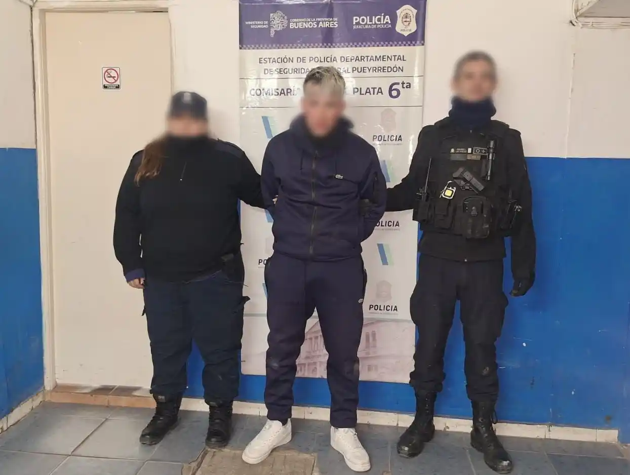 Los efectivos lograron interceptar y aprehender a uno de los sospechosos, que se encontraba a bordo del vehículo presuntamente utilizado para cometer el hecho.