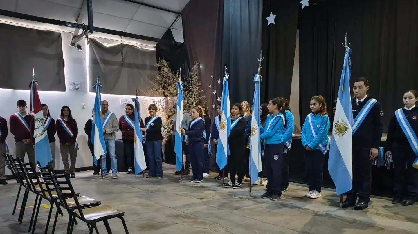 Abanderados de las instituciones locales.