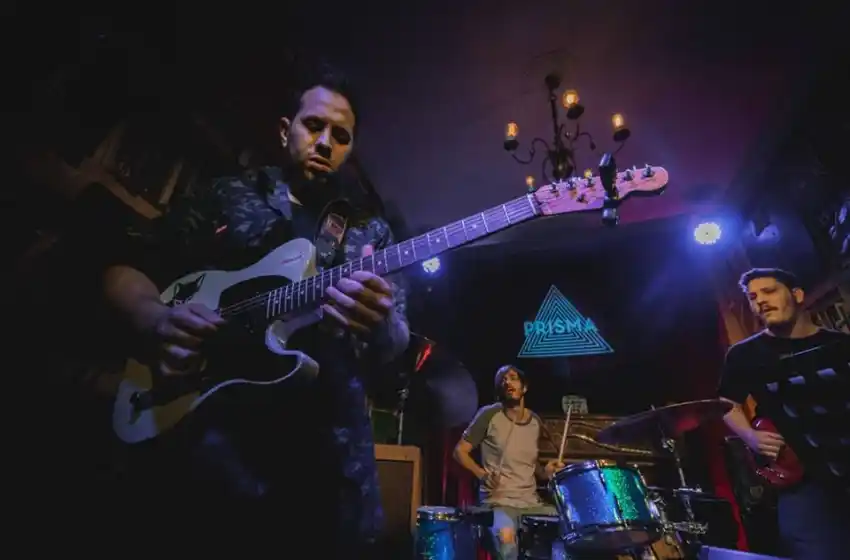 "La guitarra está incorporada a mi vida, es una religión"