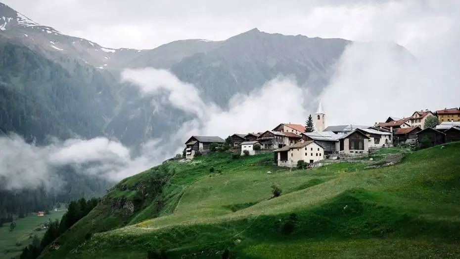 Un pueblo suizo les prohibió a los turistas sacar fotos