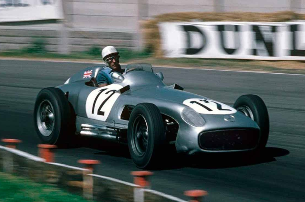 Juan manuel Fangio conquistó cinco veces el campeonato mundial de automovilismo