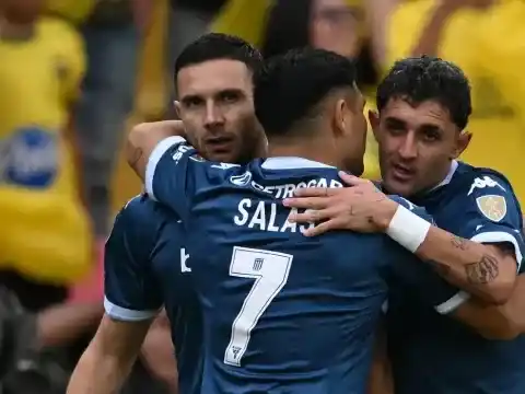 La Academia goleó en Colombia y lidera el Grupo E.