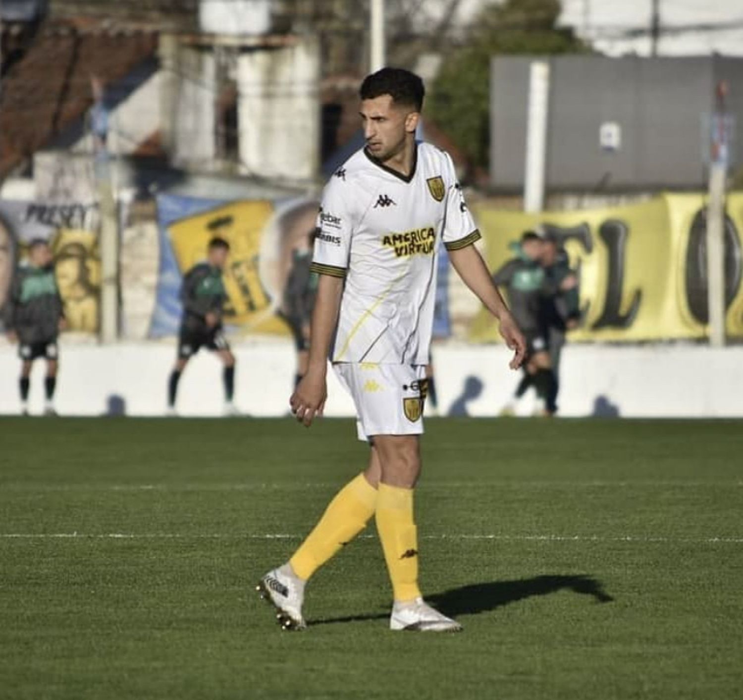 "Pepi" Valenzuela, un enganche de los que escasean en el fútbol local