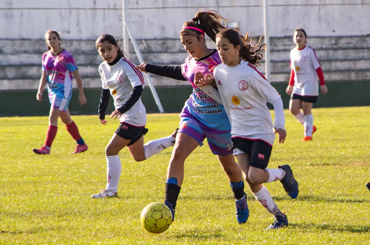 Jornada de fútbol femenino en Argentino