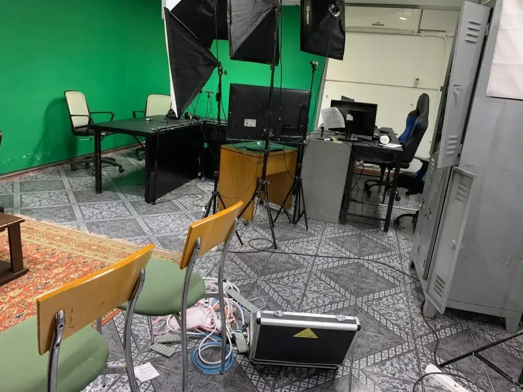 Foto del sótano donde funciona el streaming de El Ciudadano.