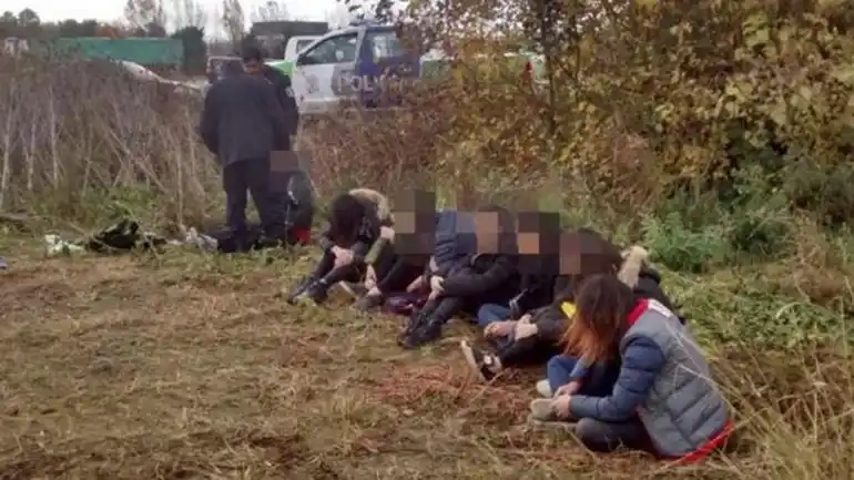 Persecución a una camioneta que llevaba 8 mujeres chinas escondidas