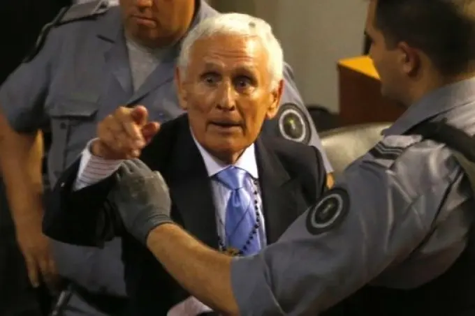 La Plata: Marcha para repudiar la prisión domiciliaria del genocida Miguel Etchecolaz 