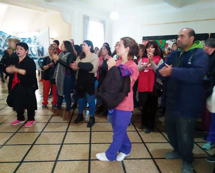 Protesta en el municipio y paro en los hospitales hasta el martes