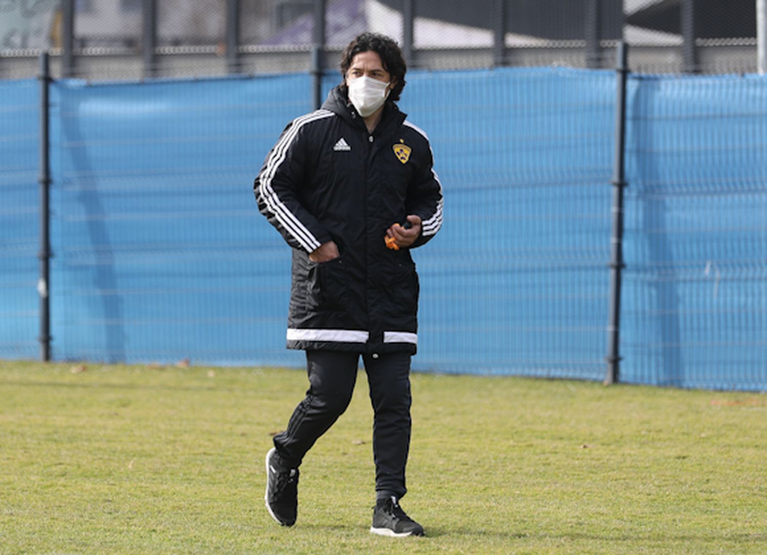 El equipo de Camoranesi reanuda la competencia