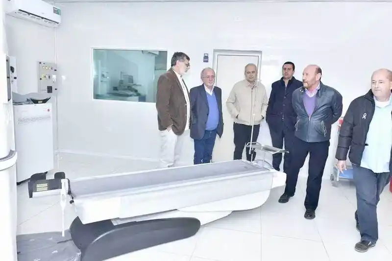 Aníbal Gómez destacó que el hospital de Las Lomitas 
cuenta con equipamiento de última generación