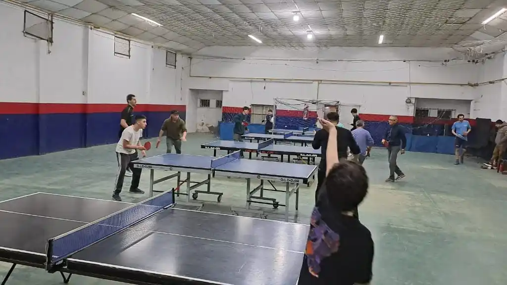 Competencia. En Santa Clara, para los tenimesistas de Defensores de Puerto Quequén