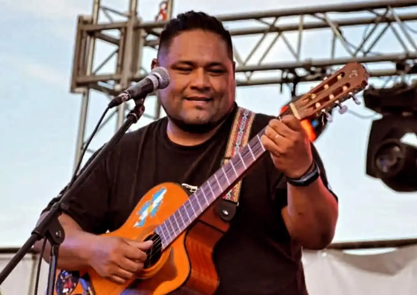 Omar Olmedo y su banda se presenta este domingo en Villa María 2025. Foto: Gentileza.