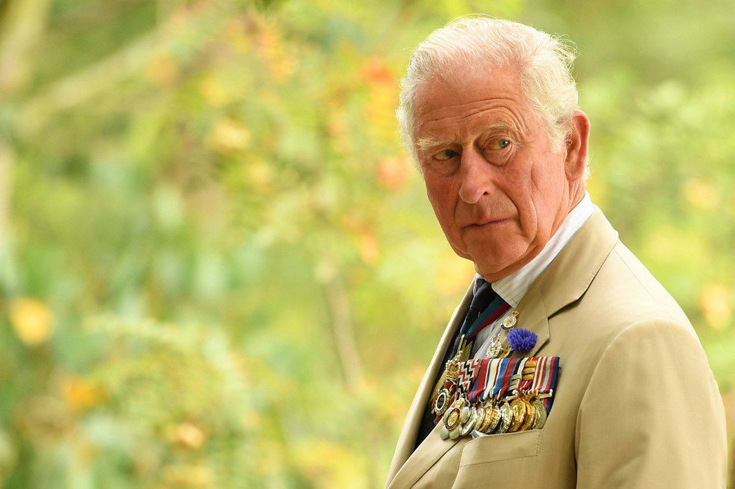 NO SE PIERDA el beso que le dieron a Carlos III a su llegada a Buckingham (Video)