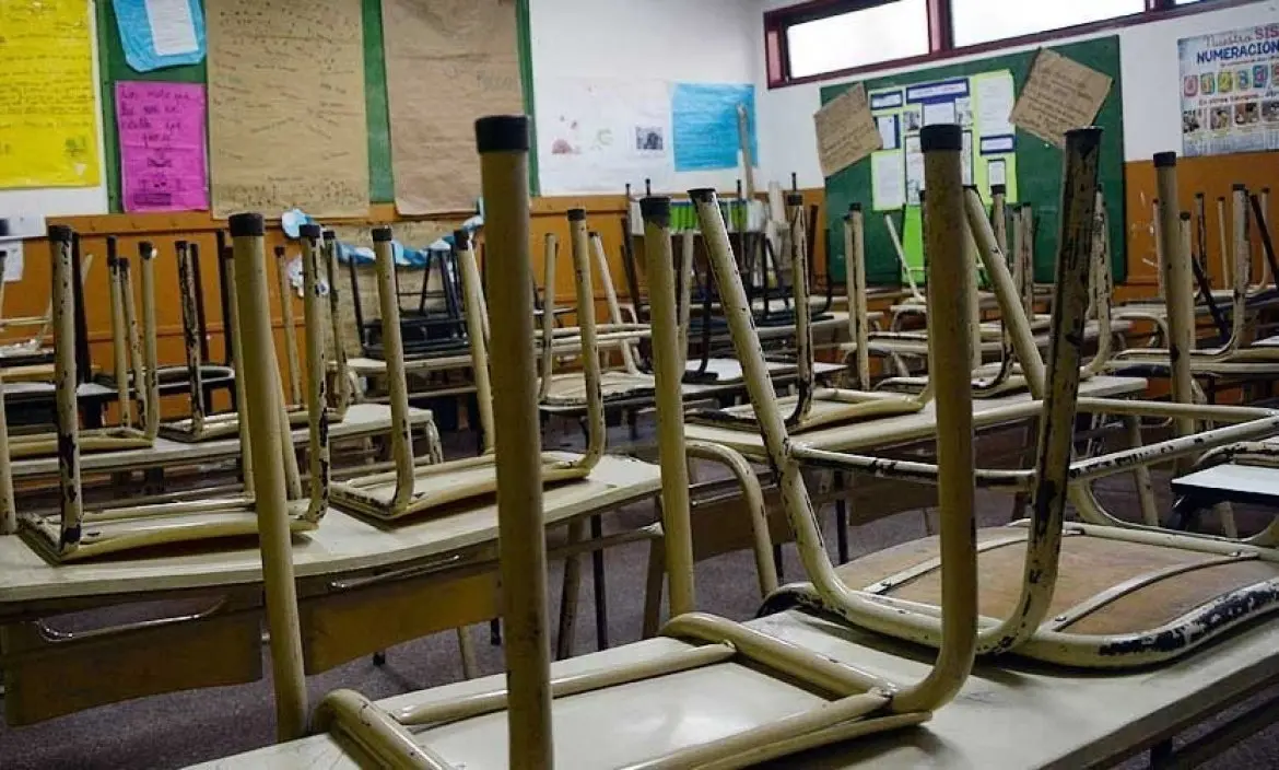 La medida fue adoptada por la mayoría de los gremios docentes de PBA.