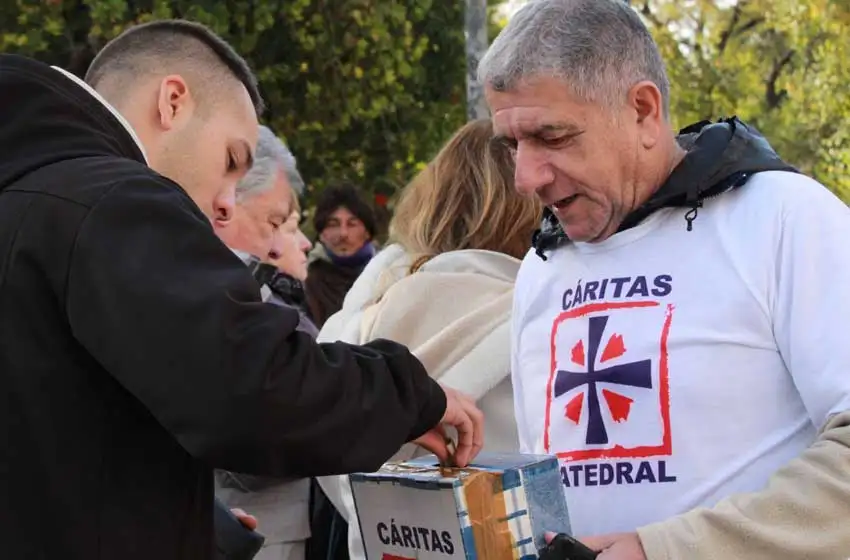 Cáritas: aplican tratamientos de sanitización para las donaciones de indumentaria