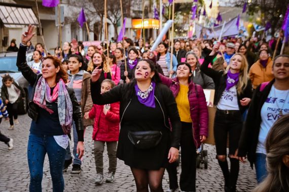 “Ni una menos” volvió a las calles con consignas renovadas y un espíritu de lucha que no se agota