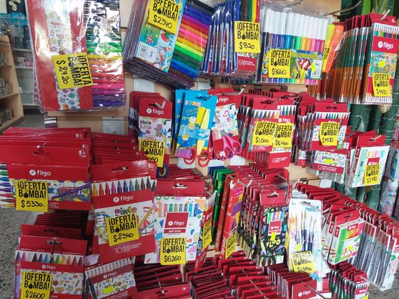Precios imperdibles en La Bomba: "con 15000 pesos te llevas lo necesario" para empezar las clases