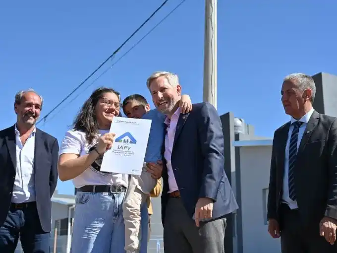 Frigerio entregó 40 nuevas viviendas en Urdinarrain finalizadas por la provincia