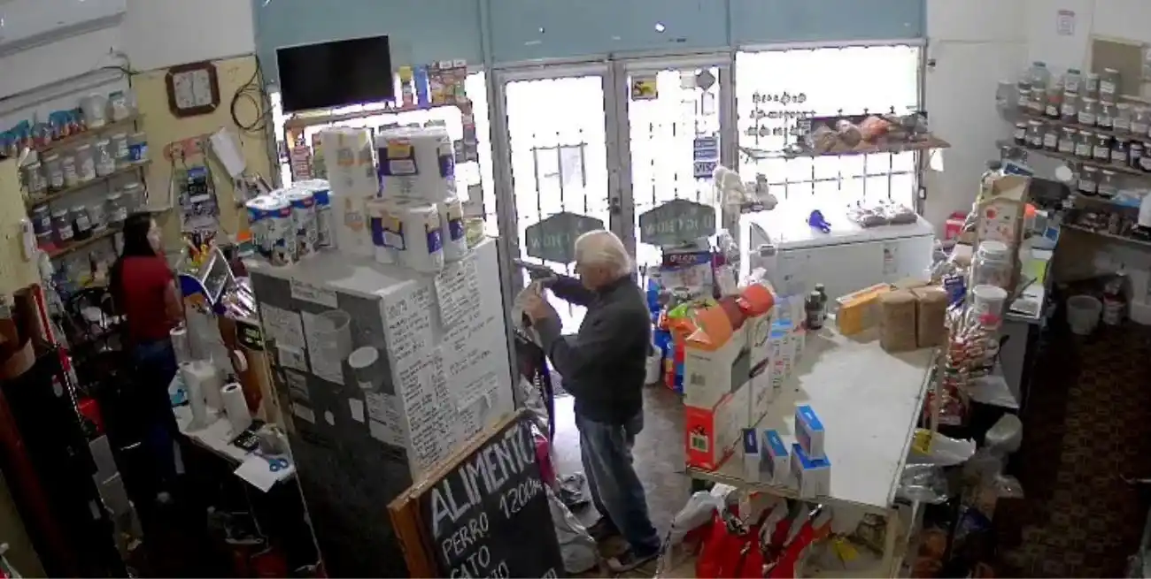 "¡Dame todo, estoy re loco!": cayó el "abuelo pistolero" que asaltó una dietética a principio de mes