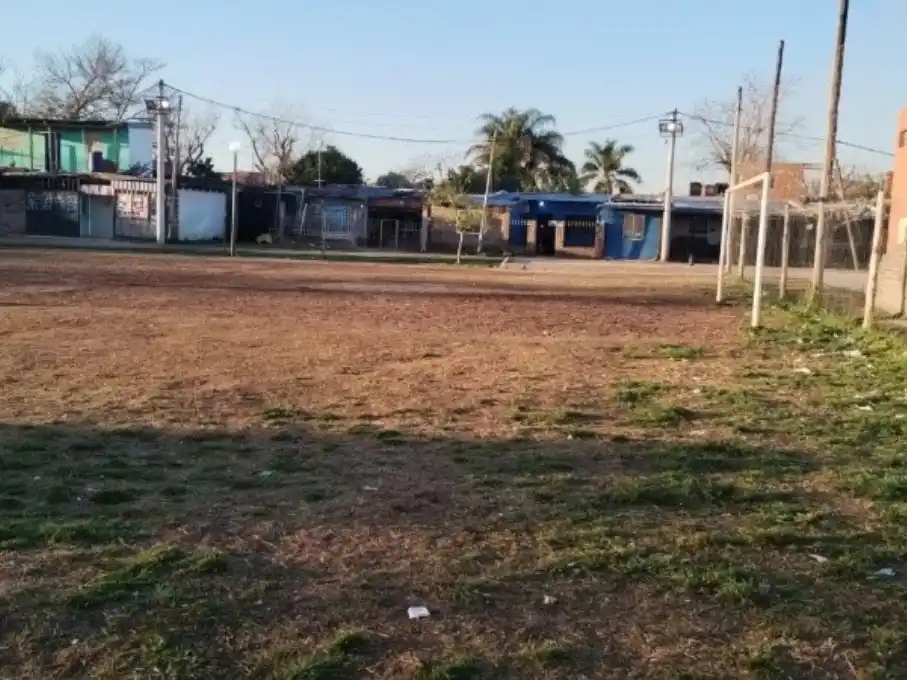 La canchita de fútbol que anoche fue escenario de una balacera. (@radio2)