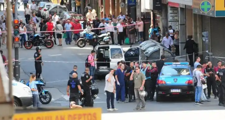 Feroz tiroteo en el centro porteño: Al menos tres heridos y un detenido