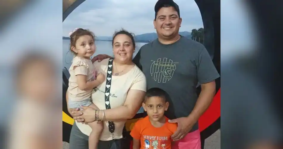 Rosario junto a su familia, todos celebran la detección temprana de su dificultad auditiva