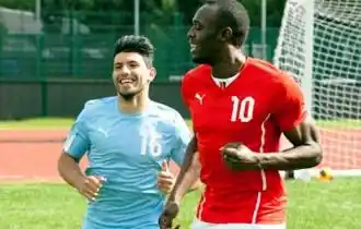 El Kun “toma clases” con Bolt