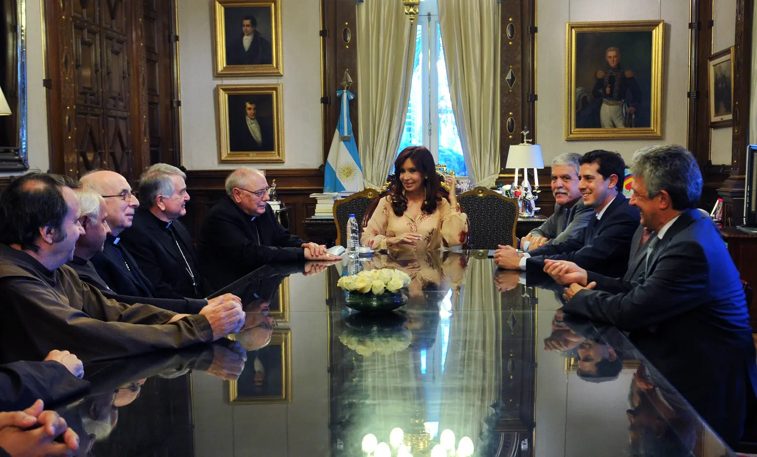 Cristina recibió al nuncio apostólico y lanzó puesta en valor de basílicas de Luján y Mercedes