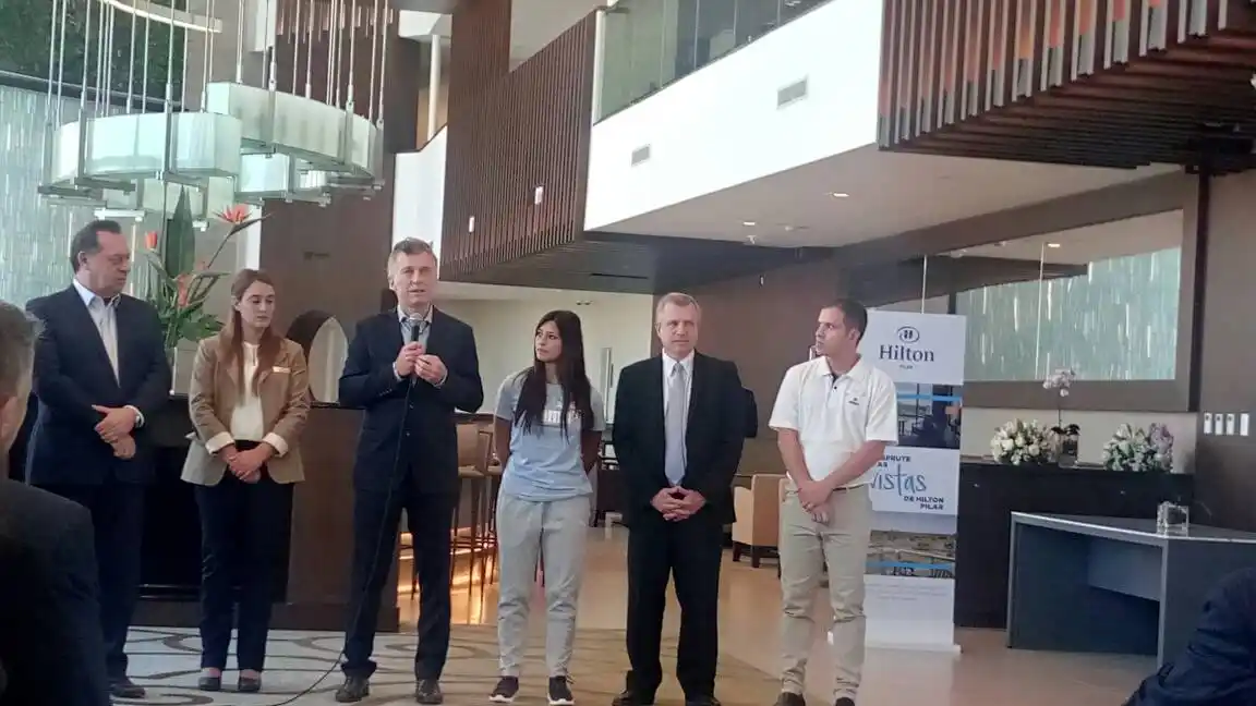 En Pilar, Macri pidió que Aerolíneas Argentinas "pueda volar sin pedirle plata al Estado"