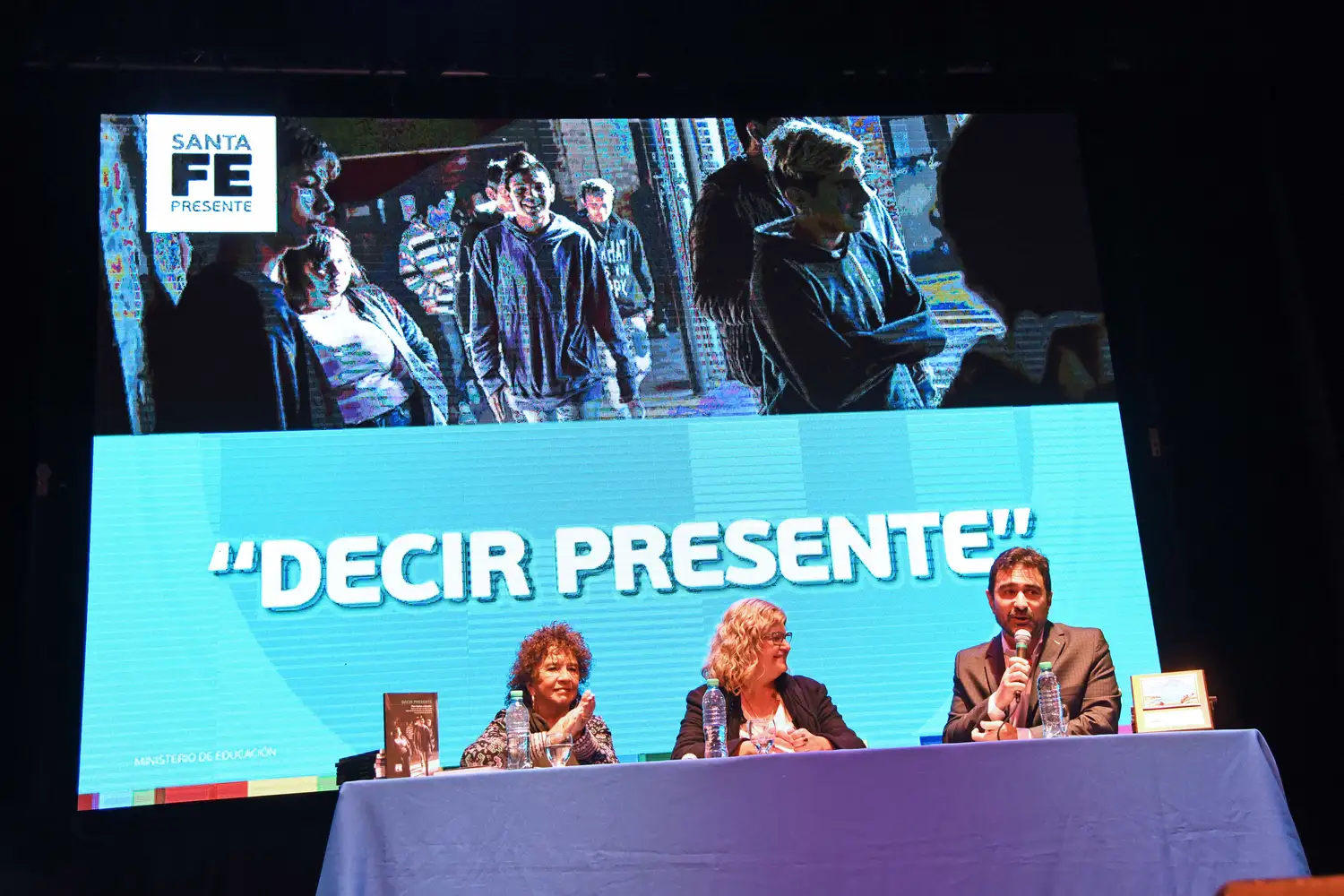 Presentaron “Decir Presente”, el libro del Plan Vuelvo a Estudiar