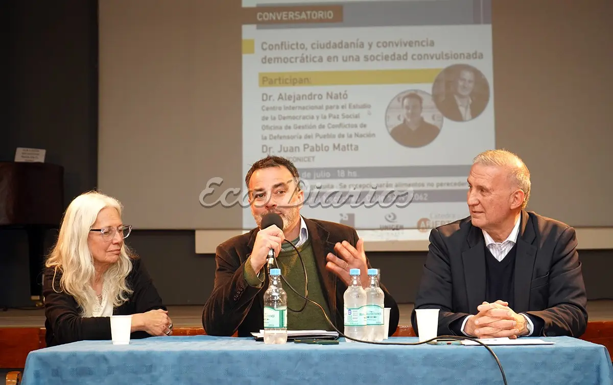 Disertantes. Alejandro Nato, Juan Pablo Matta y Mónica Bouyssedde