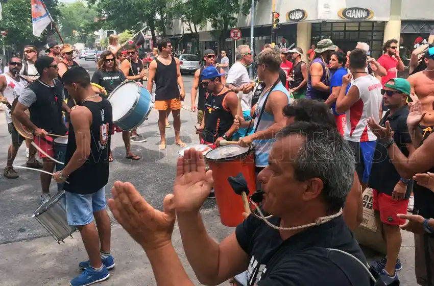 Guardavidas se movilizaron al Municipio para reunirse con Mourelle