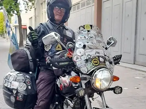 Pedro “El Viejo” recorre Argentina y Sudamérica en moto; visitó Gualeguay