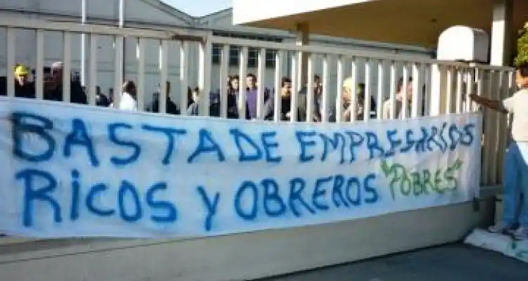 Reclamo en las puertas de Arcor