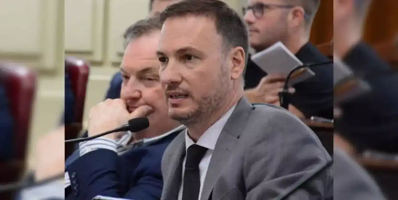 Senadores radicales exigen una autorización legislativa si la Nación paga con bonos 