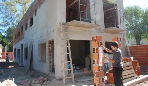 La construcción bajó 4,4% y es el cuarto mes consecutivo de caída