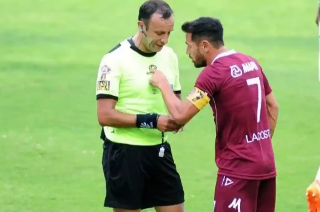 El árbitro Darío Herrera denunció a Lautaro Acosta por graves amenazas