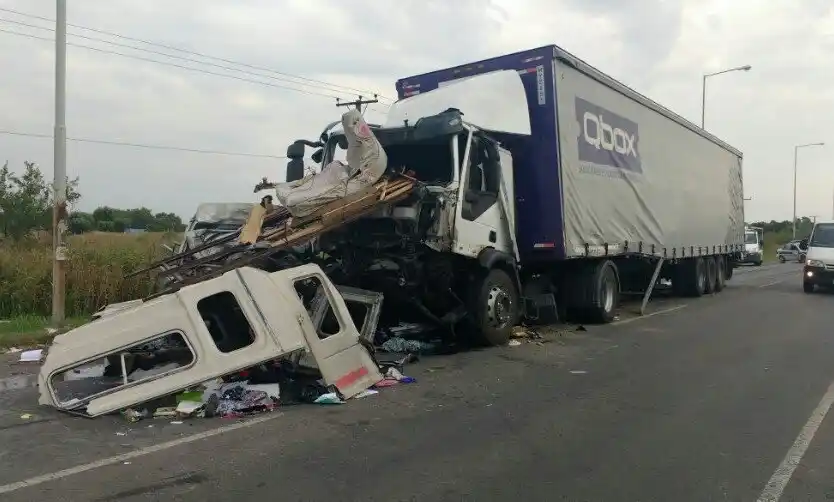 Una camioneta fue embestida por un camión, en ruta 25. Uno de los accidentes registrados en el año.