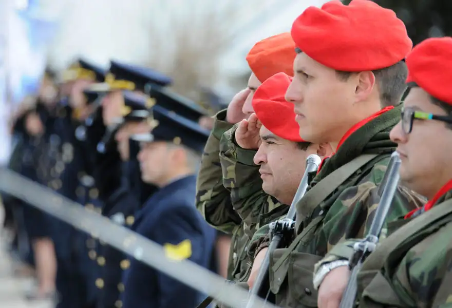 Personal militar recibirá en julio aumento del 43%