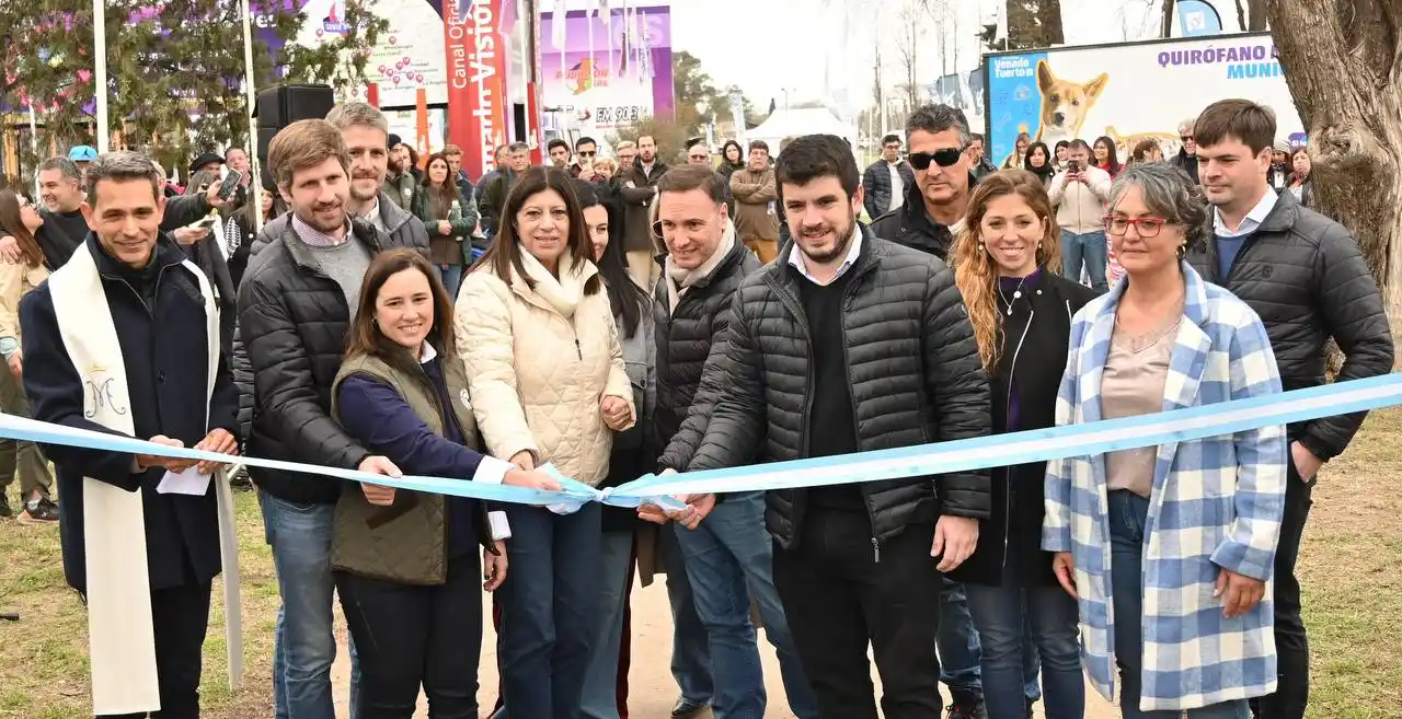 Clara García en el corte de cintas de ExpoVenado 2023
