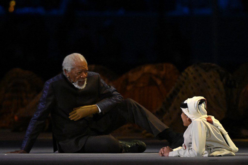 Morgan Freeman salva la inauguración del Mundial
