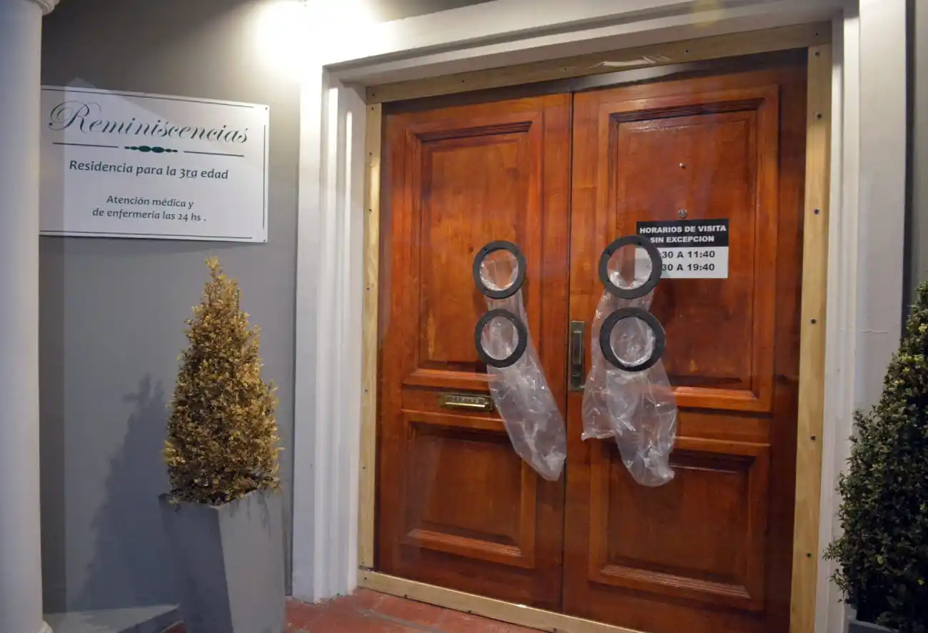 El geriátrico de los "abrazos" fue infraccionado por recibir visitas en Semana Santa 