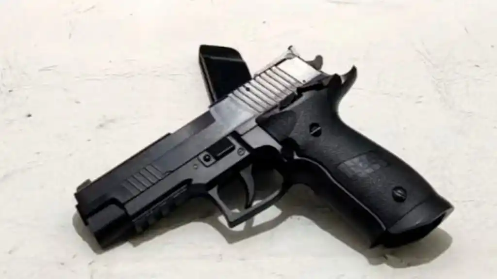 Dos adolescentes de 14 y 15 años fueron detenidos tras intentar asaltar a una jubilada con una pistola de utilería