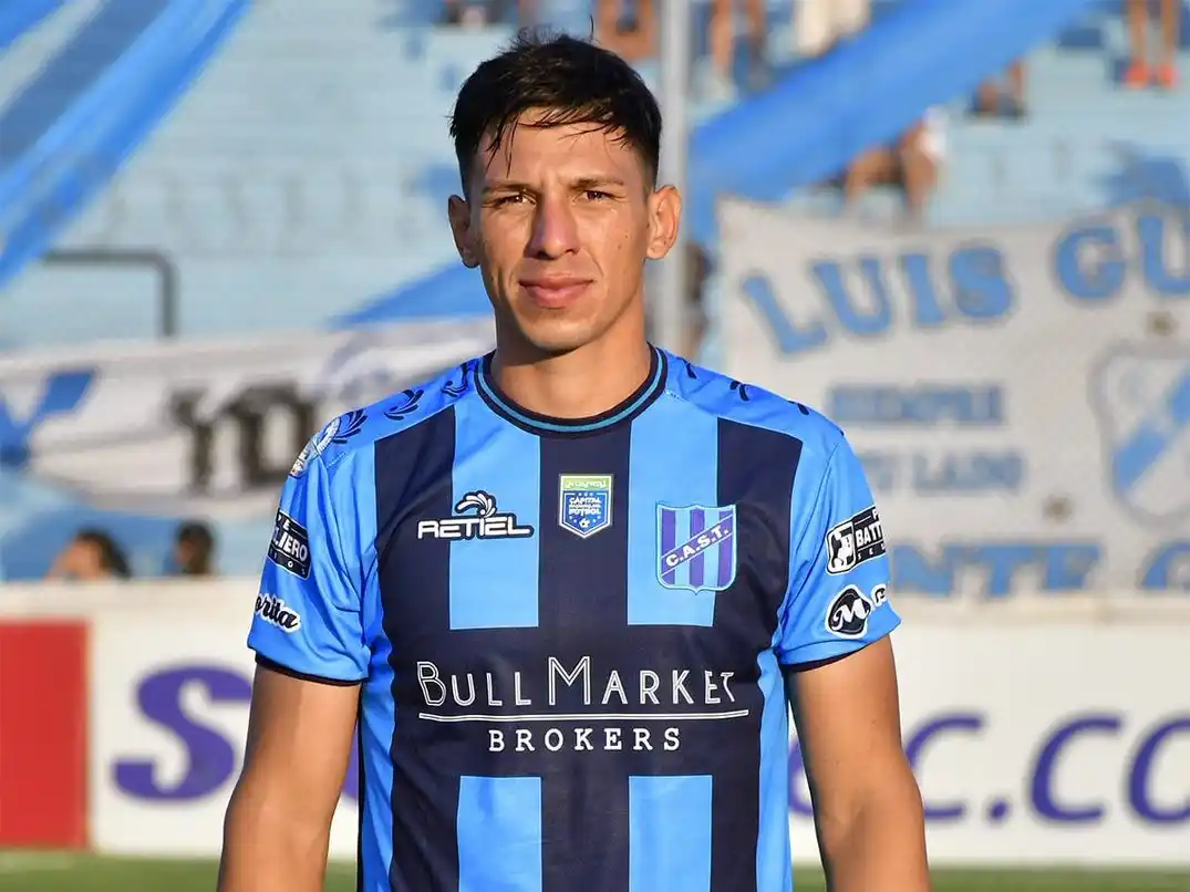 Jonathan Paiz con la camiseta de San Telmo