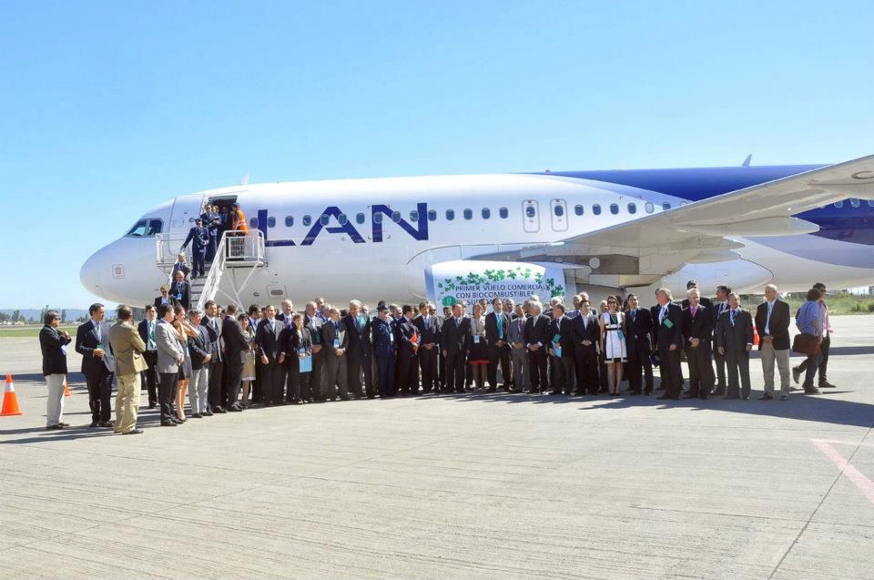 LAN marcó hoy un nuevo hito en el uso de biocombustibles en la aviación comercial