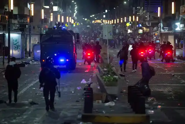 Los festejos en el Obelisco terminaron con incidentes y enfrentamientos con la Policía