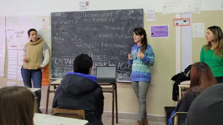 Charlas sobre la trata de personas en escuelas secundarias